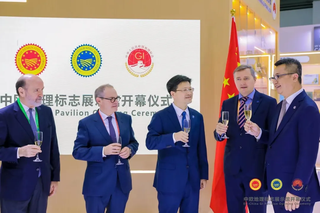 中欧地理标志产品展示馆在第四届消博会期间举行开馆仪式 