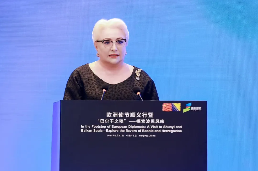 1758518430461370420.jpg 64092201.jpg