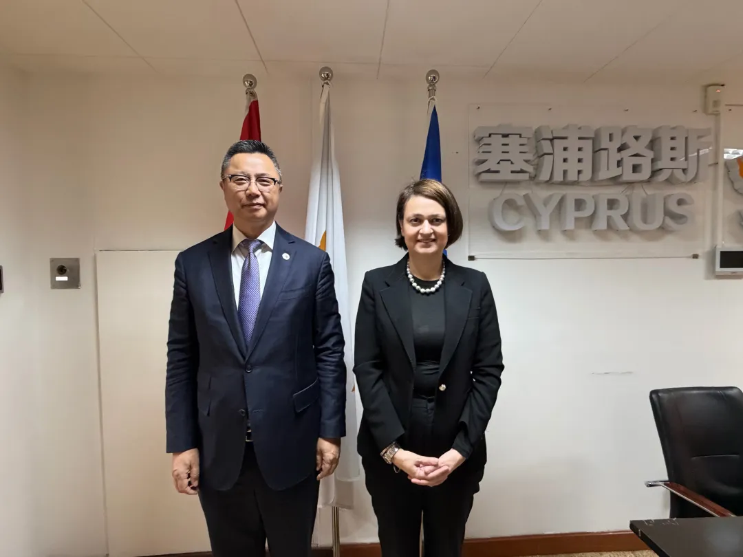 潘锋与塞浦路斯驻华大使库拉·索菲亚努工作会谈 