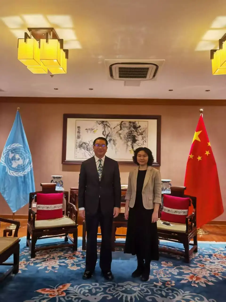 1765436703182222081.jpg 6401211-1.jpg