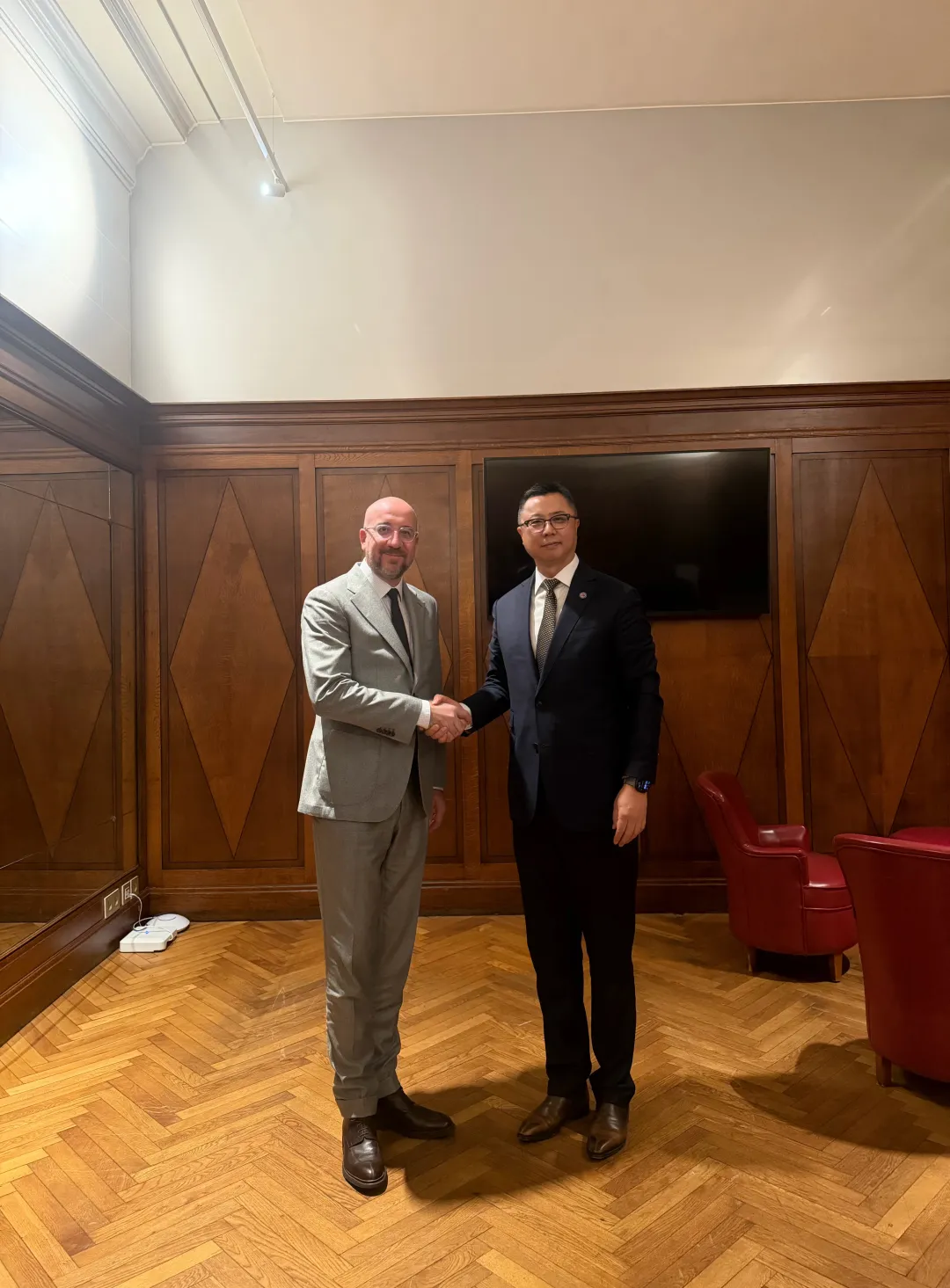 1765437017217026188.jpg 6401211-4.jpg