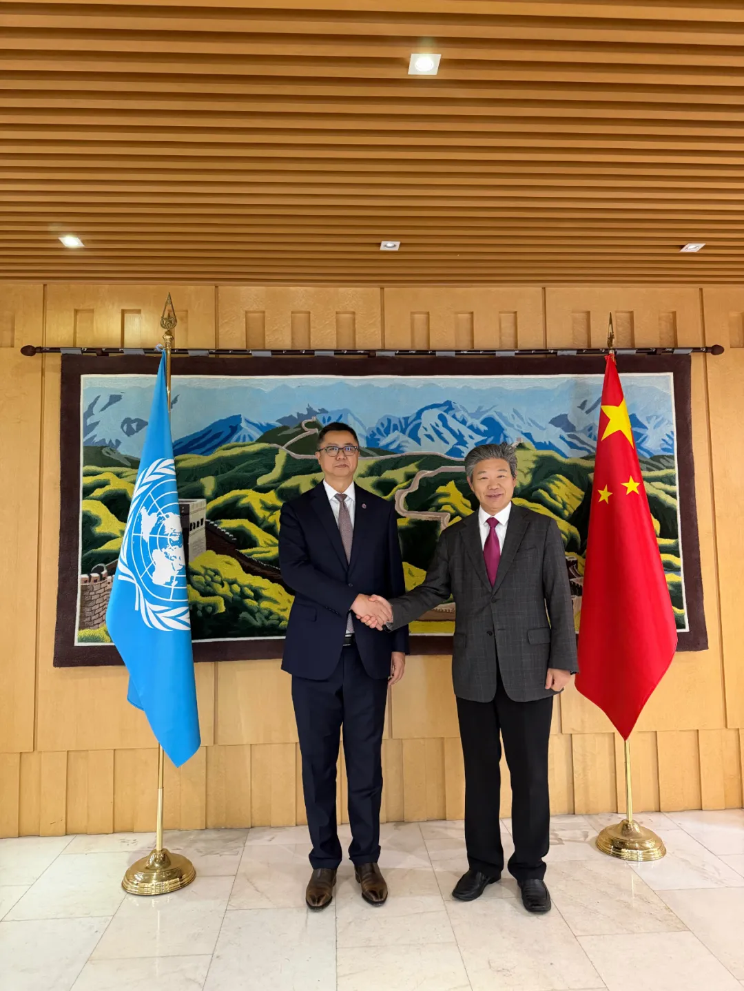 潘锋与中国常驻联合国粮农组织代表张陆彪大使工作会谈 