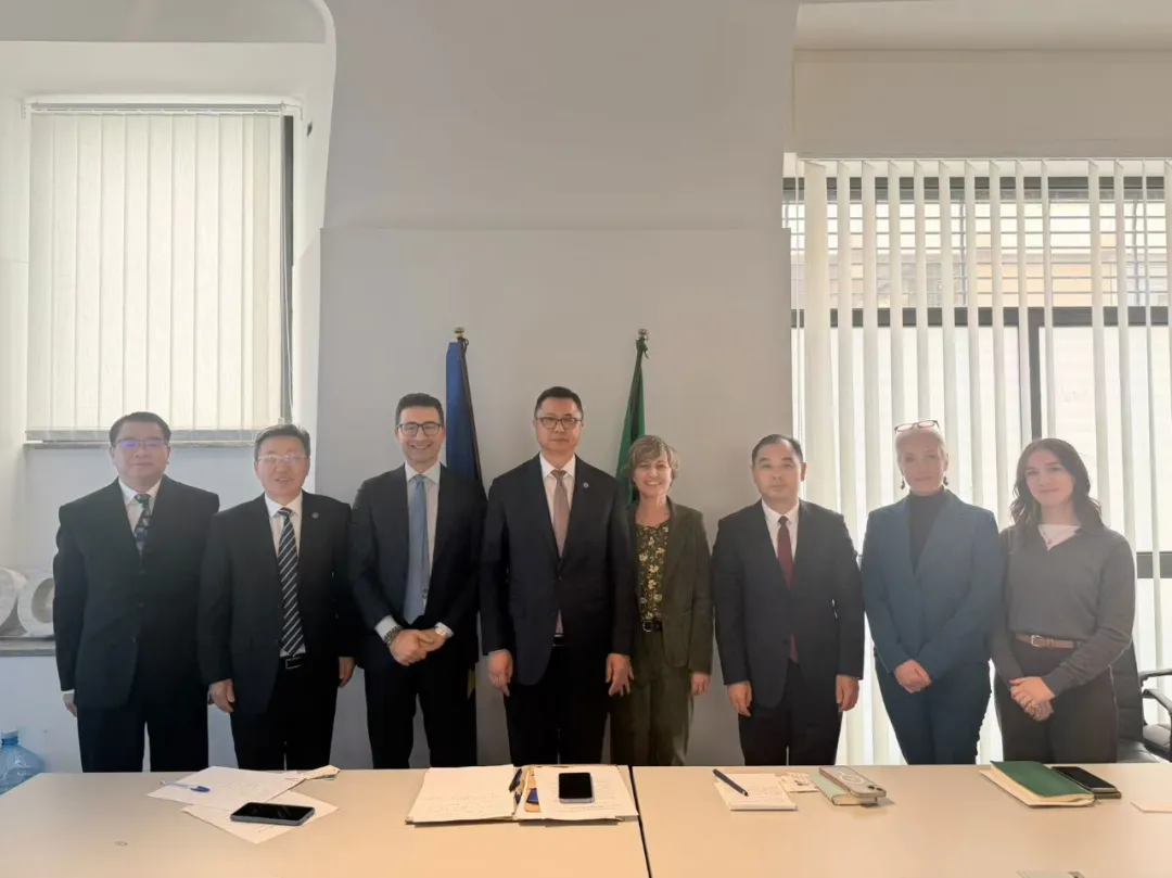 潘锋与意大利企业与意大利制造部工作会谈 