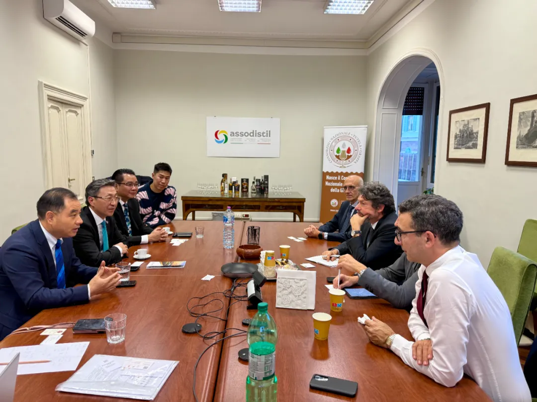  中欧工商代表团会见意大利蒸馏酒工业国家协会及国际地理标志组织代表 