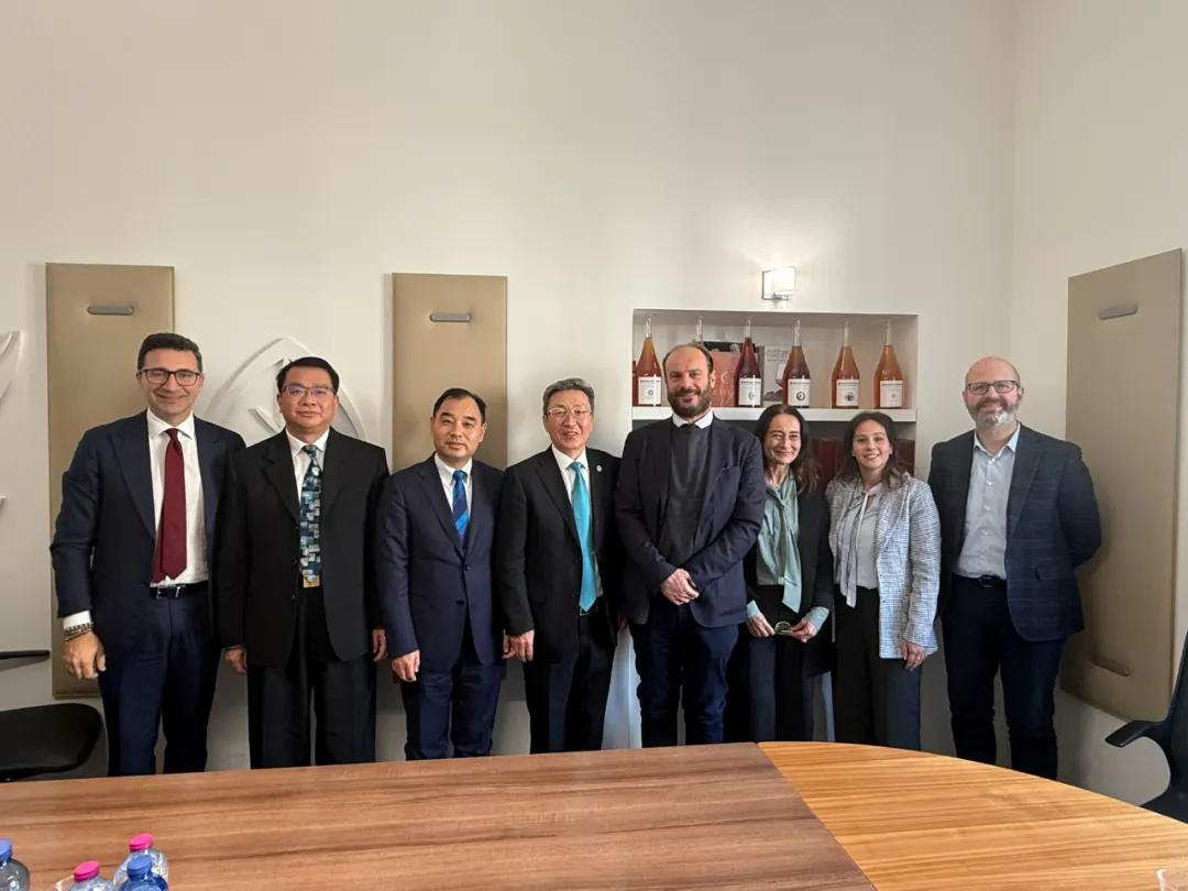 中欧工商代表团会见意大利原产地葡萄酒联合会及格拉纳帕达诺奶酪保护协会代表 